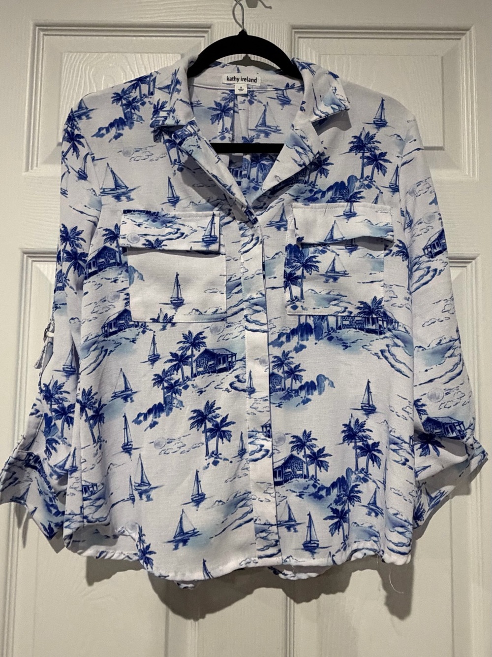 kathy ireland White and Blue Tropical Print Button-Down Shirt